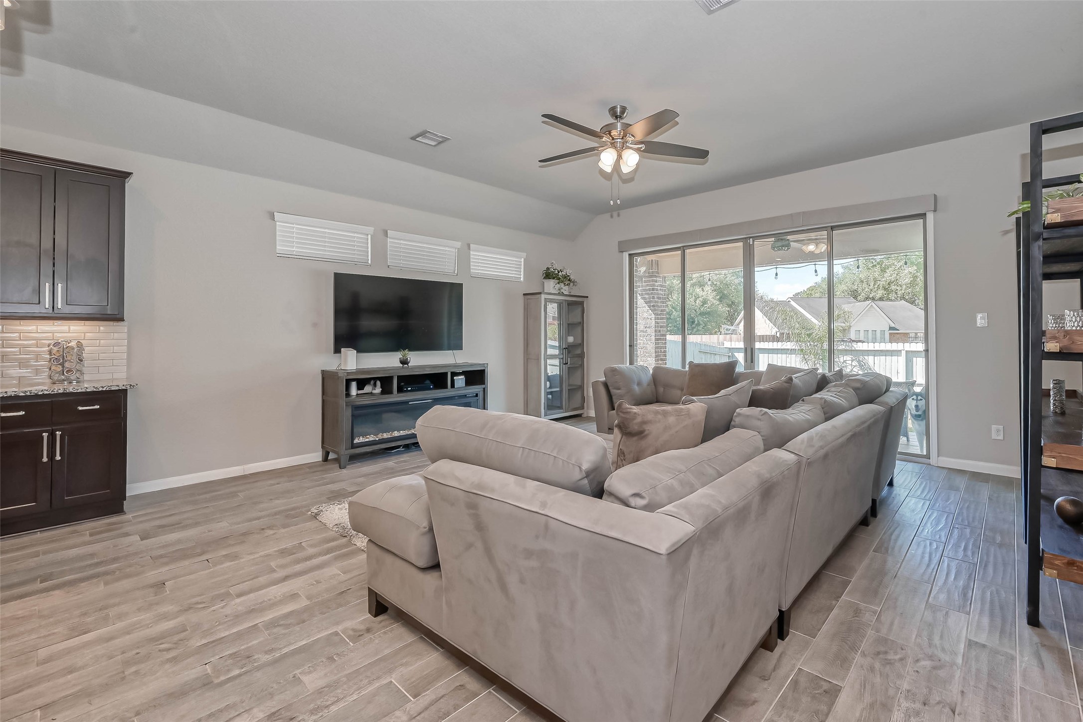 5826 Euclid Loop Property Photo 9