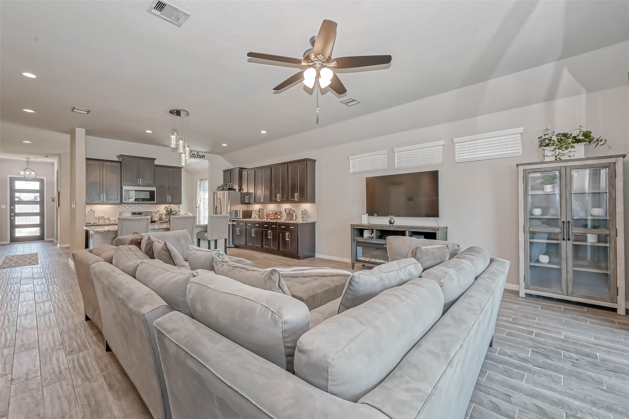 5826 Euclid Loop Property Photo 12