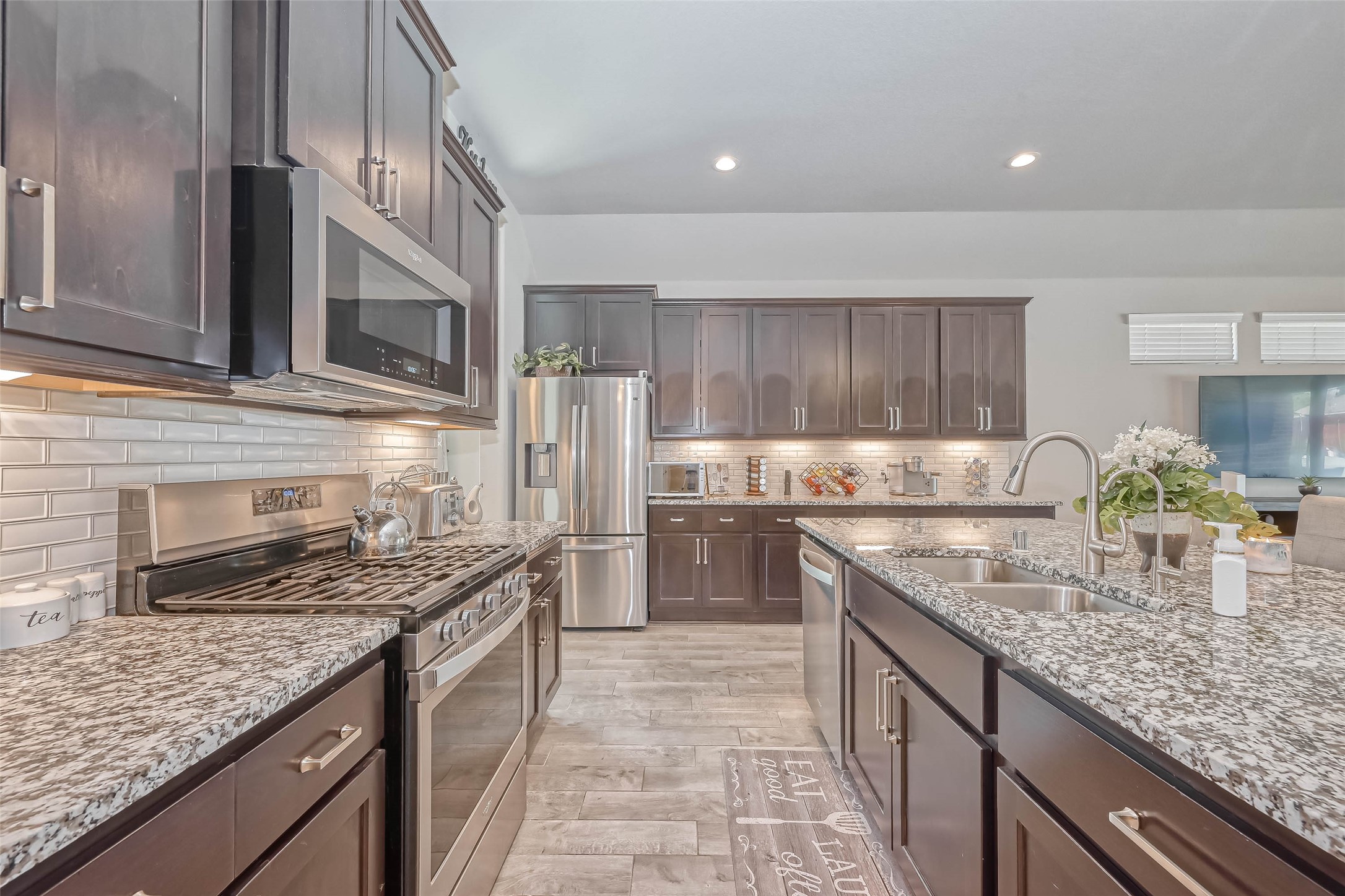 5826 Euclid Loop Property Photo 14