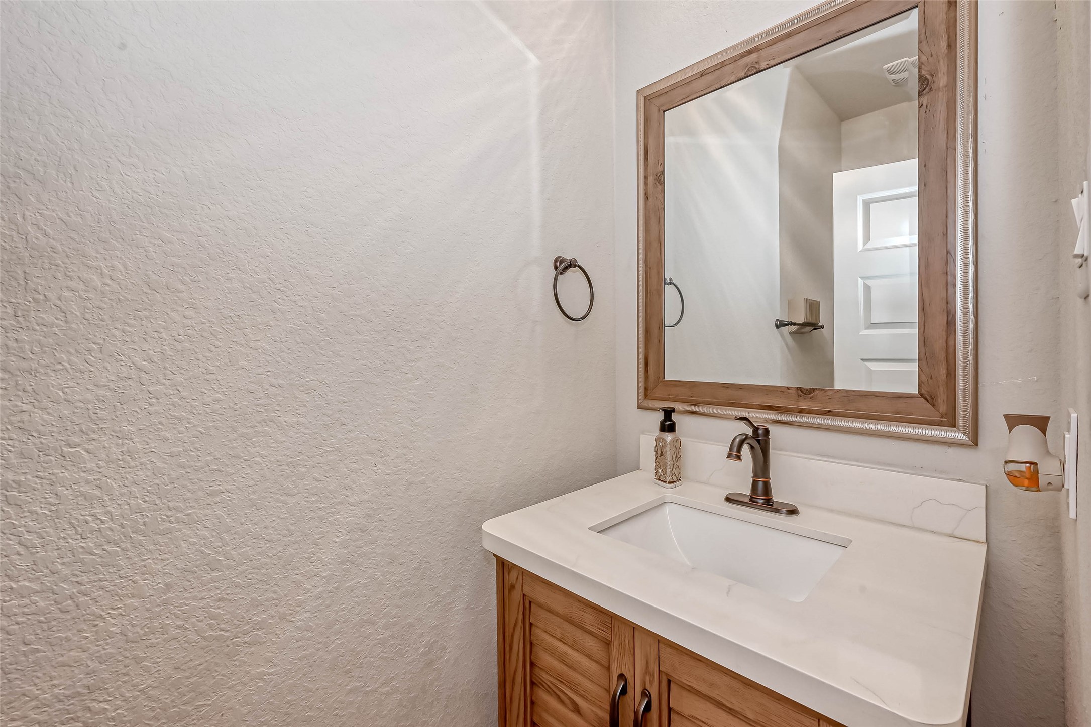 5826 Euclid Loop Property Photo 22