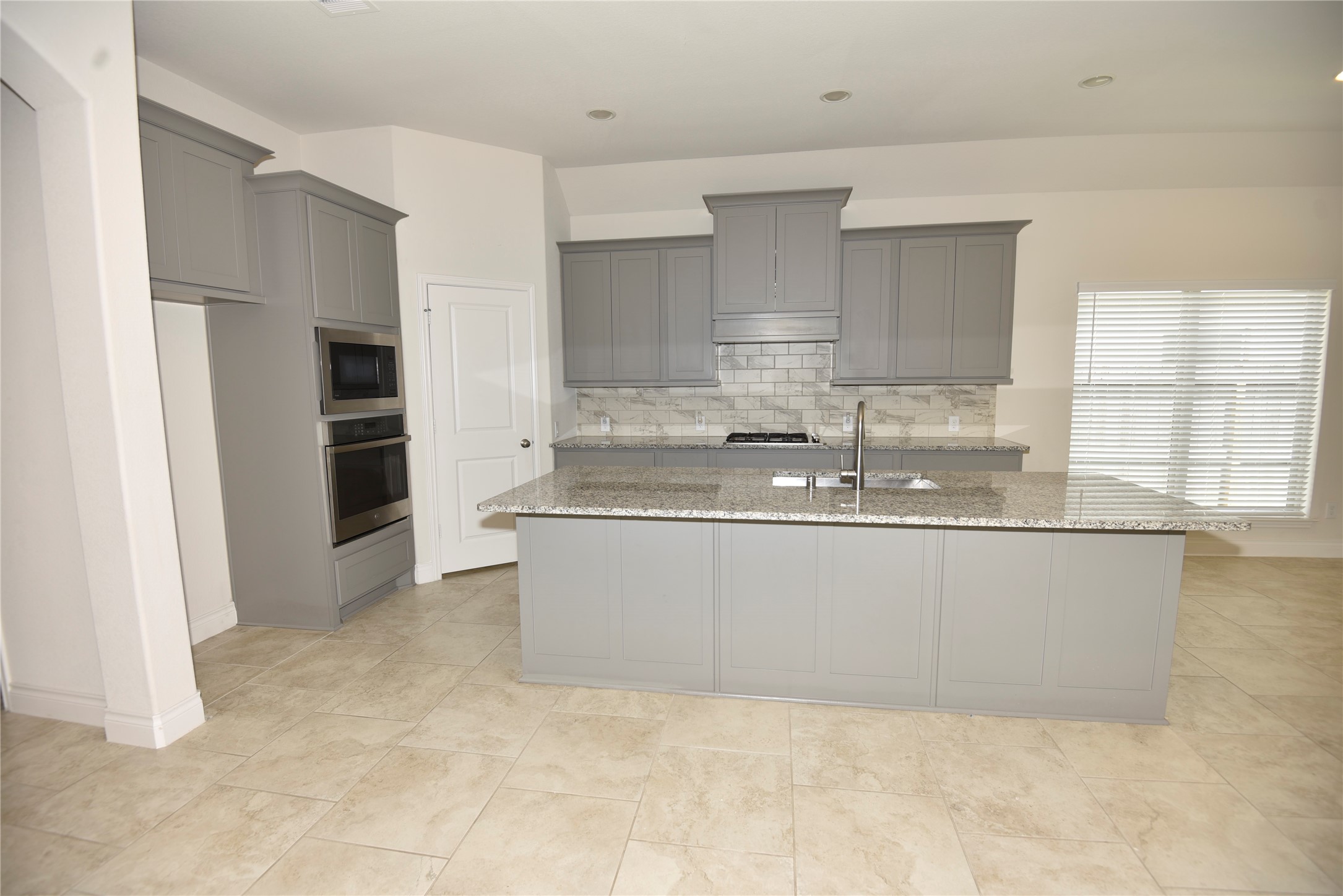 2722 Lemongrass Breeze Lane Property Photo 17