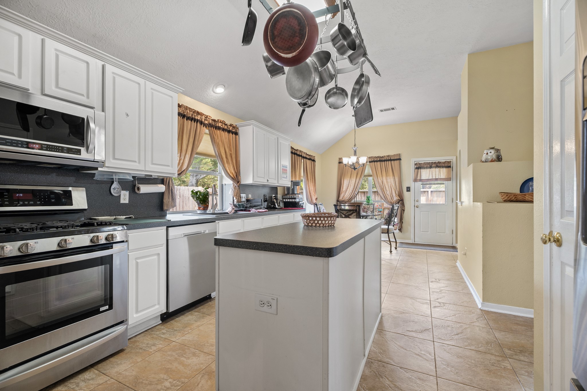 2102 Winding Springs Drive Property Photo 19