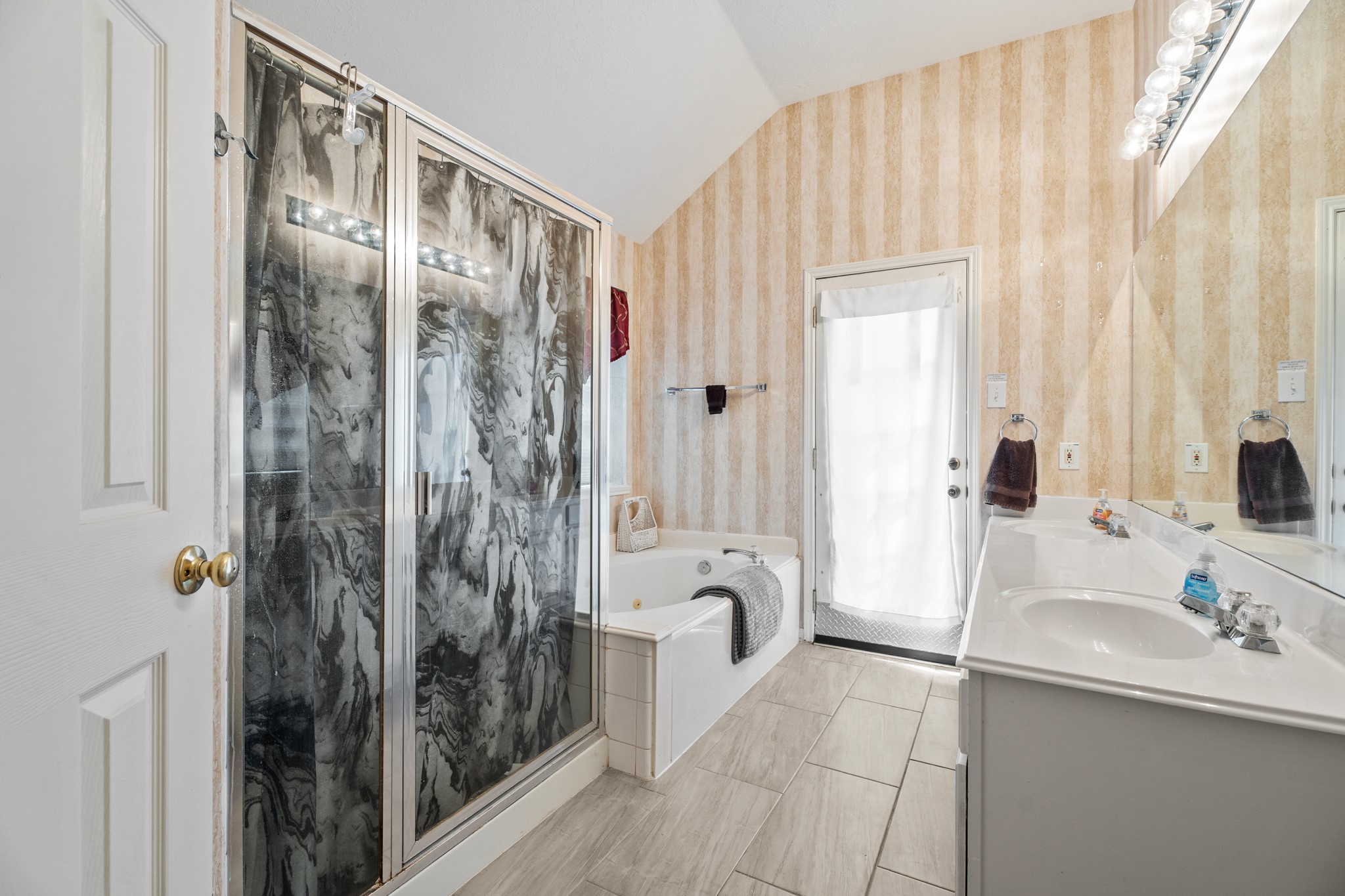 2102 Winding Springs Drive Property Photo 24