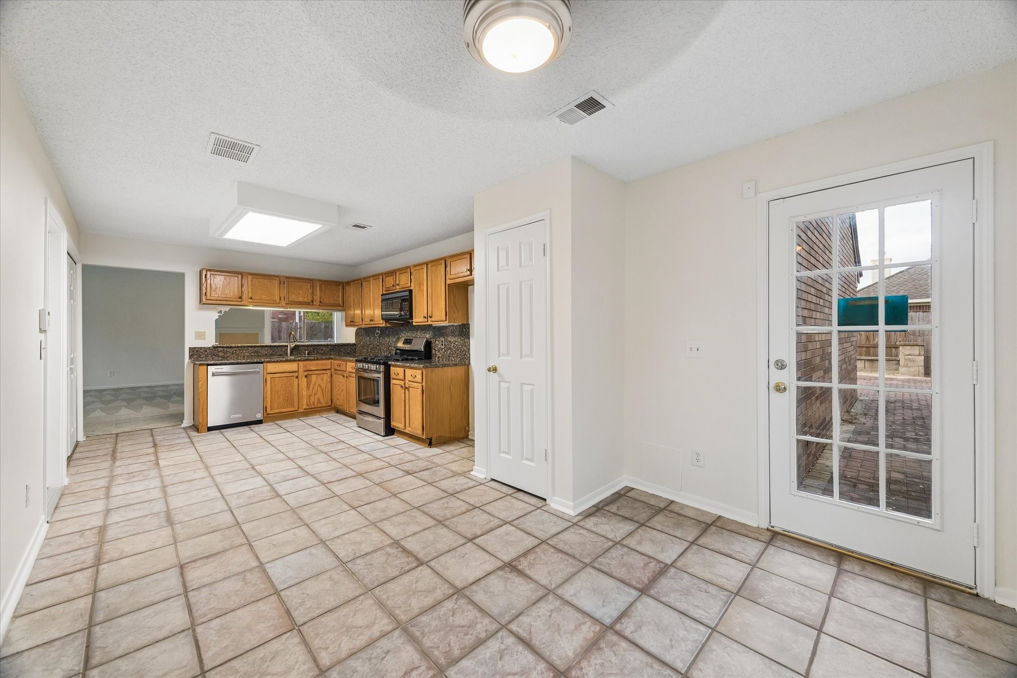 18158 Garden Manor Drive Property Photo 12
