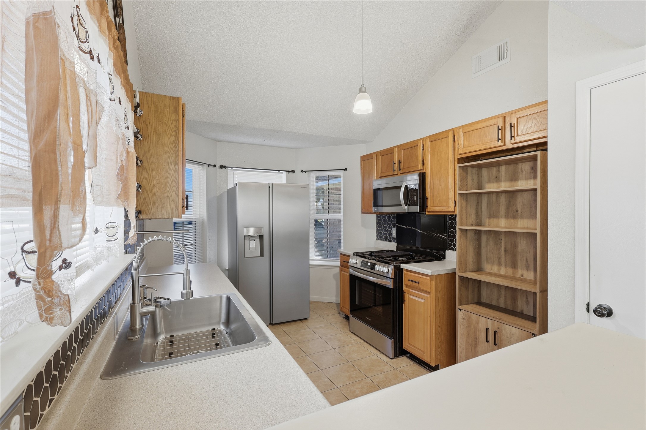 20410 Blue Beech Drive Property Photo 7