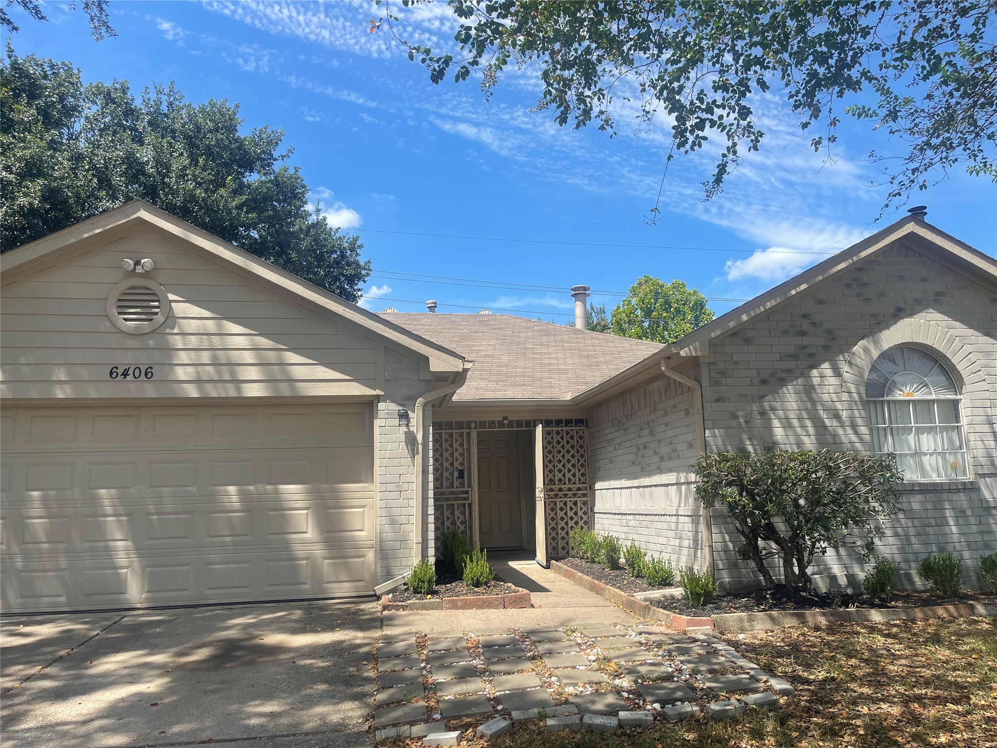 6406 Bayou Crest Drive Property Photo 3