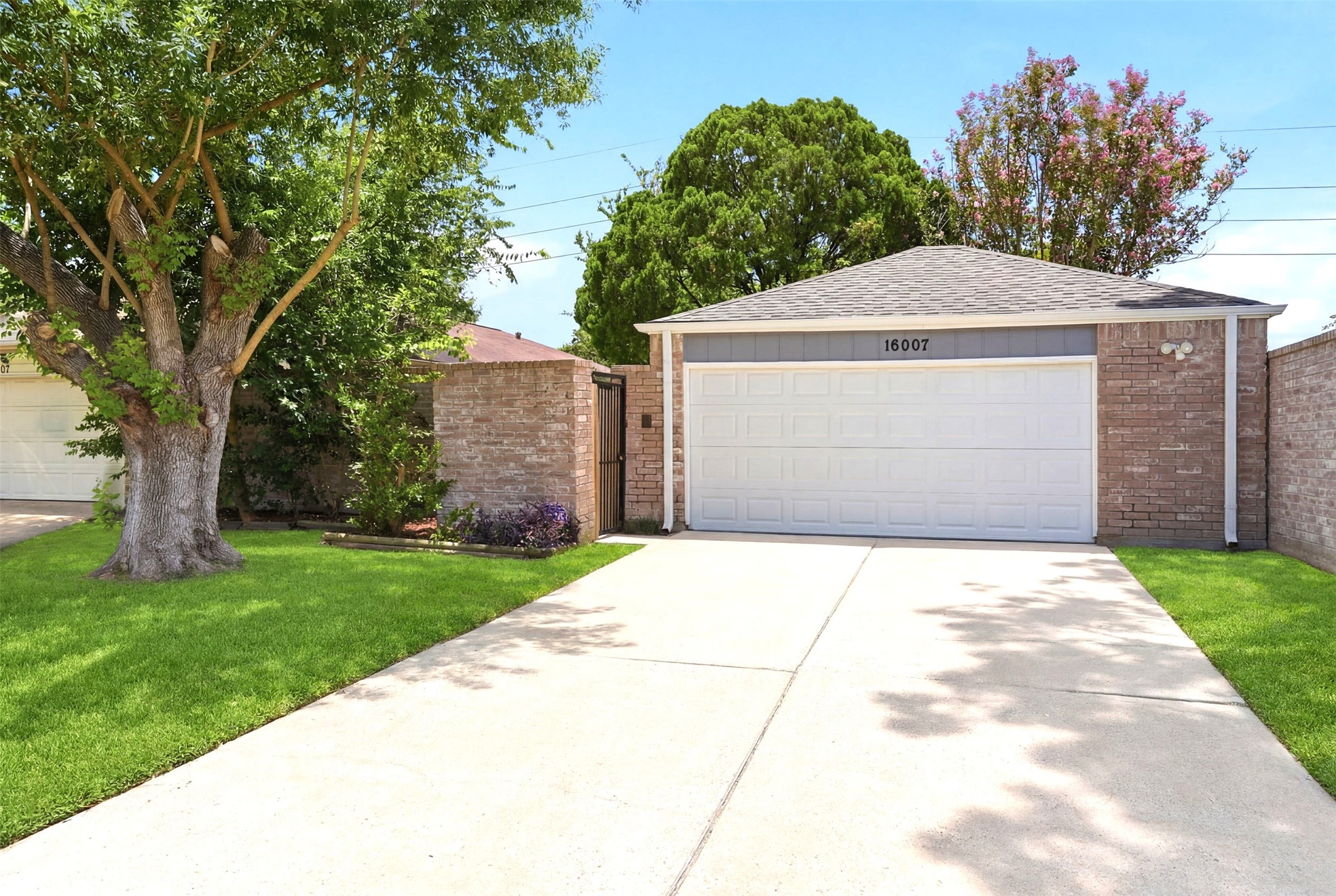 16007 Ridgegreen Drive Property Photo 1
