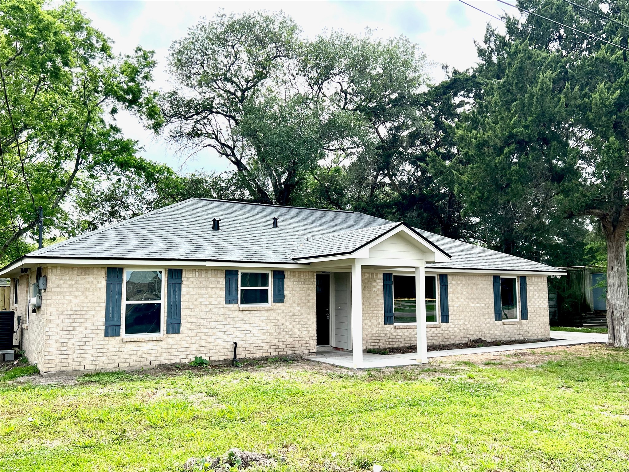 813 Cedar Lawn Drive Property Photo