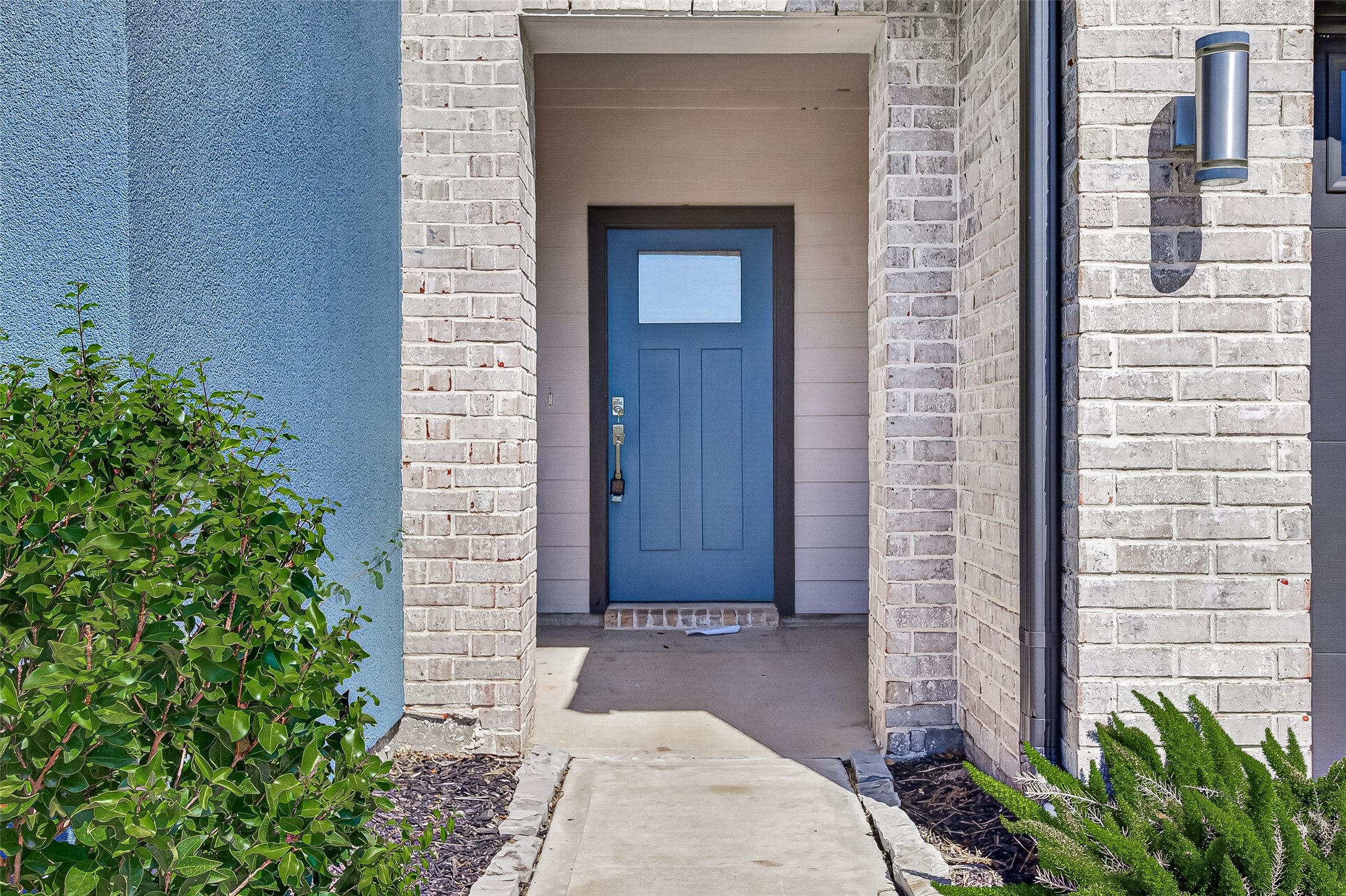 4015 Itzle Island Court Property Photo 6