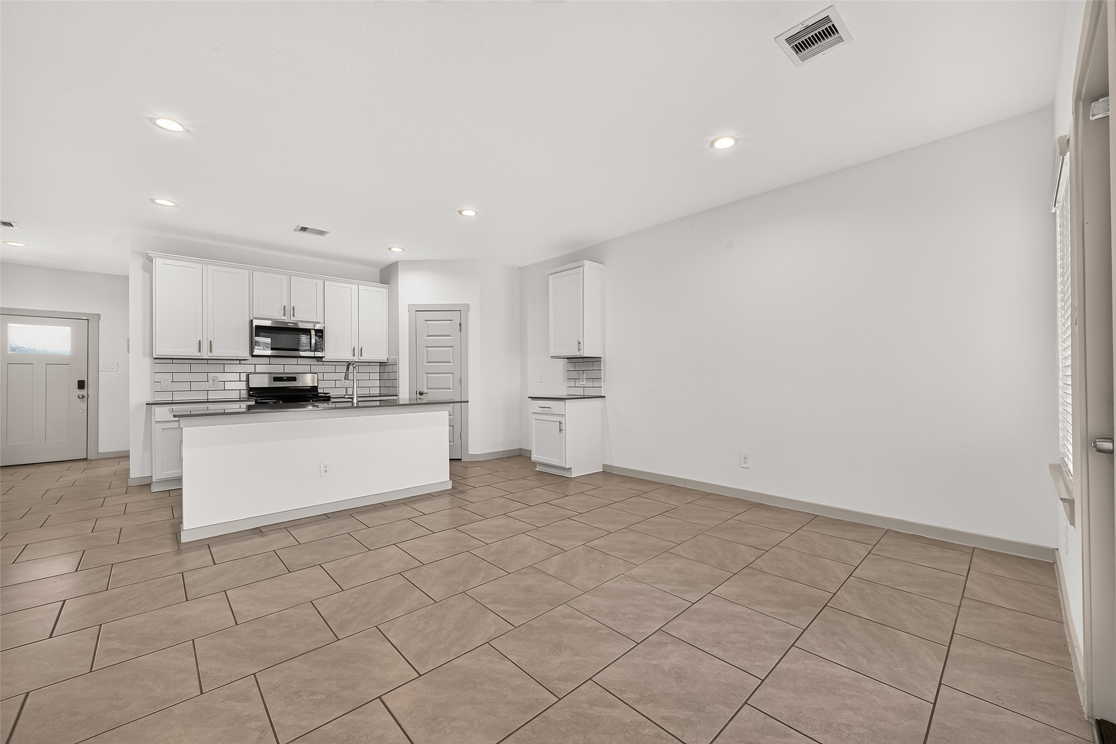 4015 Itzle Island Court Property Photo 9