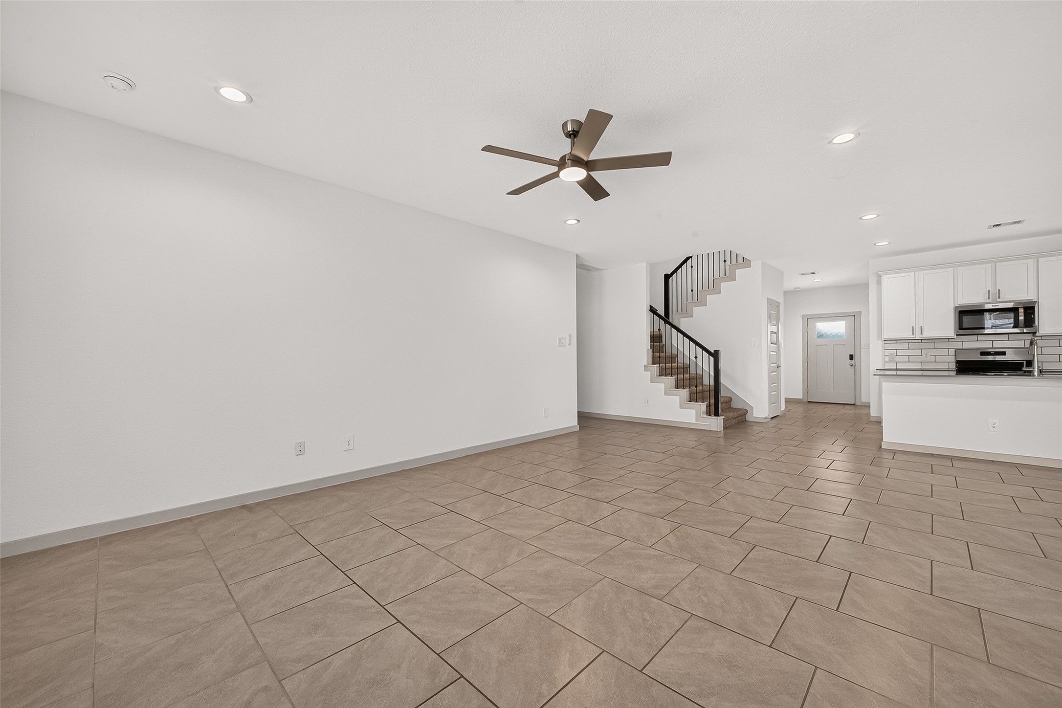 4015 Itzle Island Court Property Photo 10