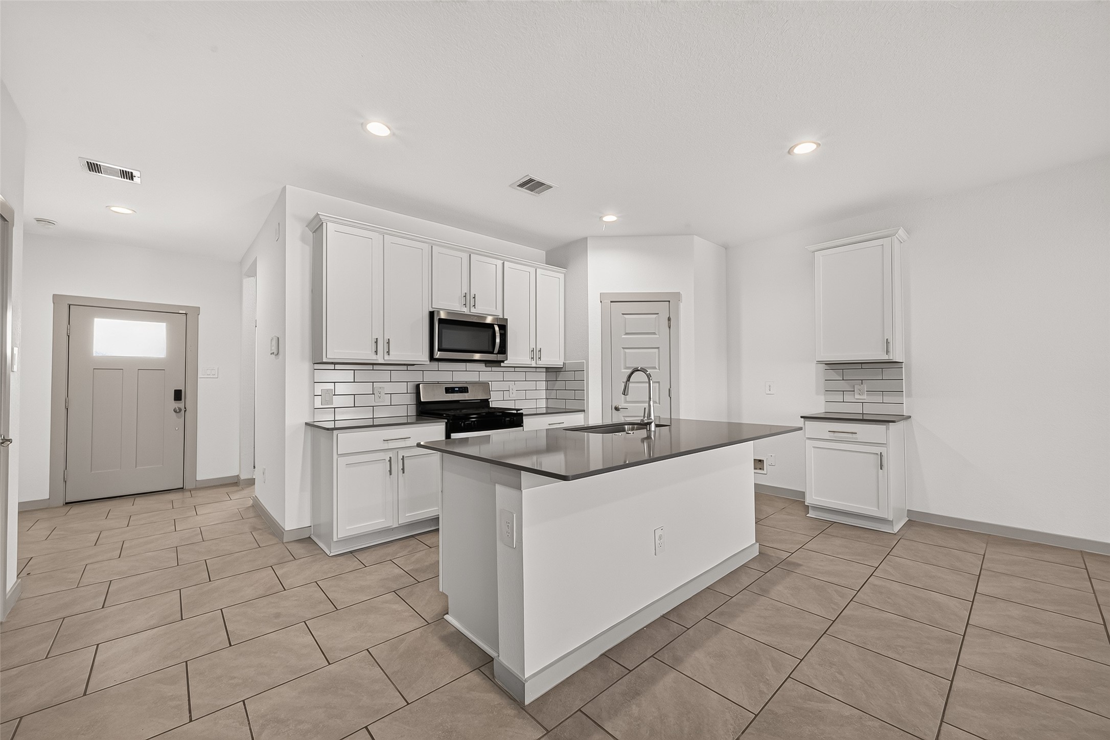 4015 Itzle Island Court Property Photo 19