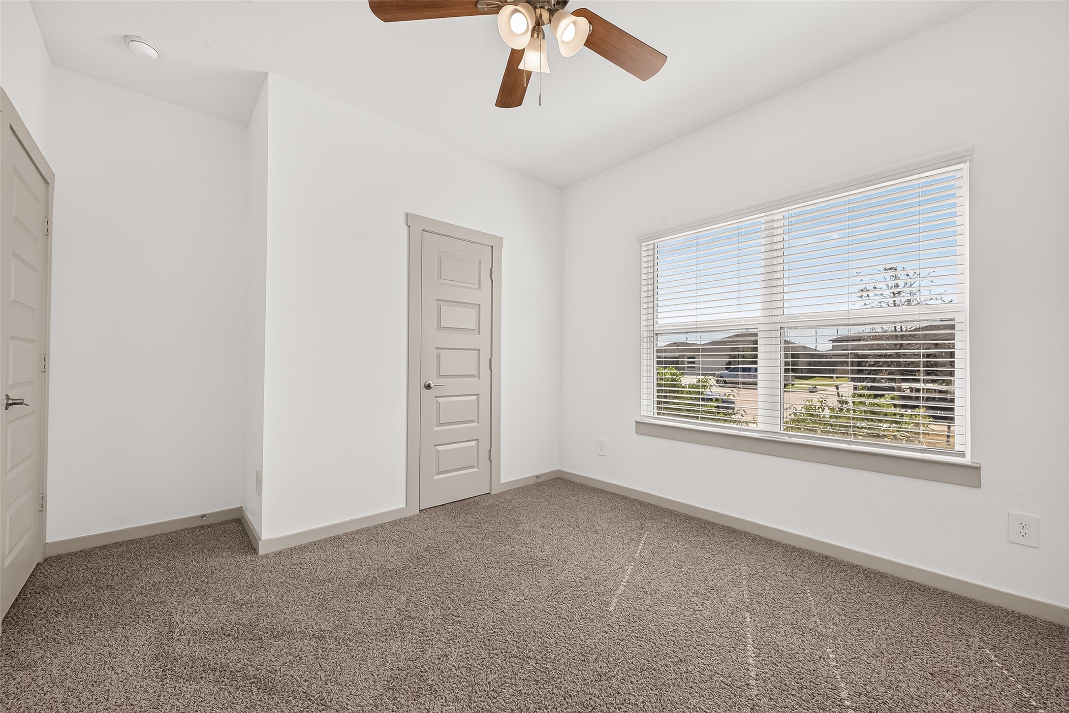 4015 Itzle Island Court Property Photo 23