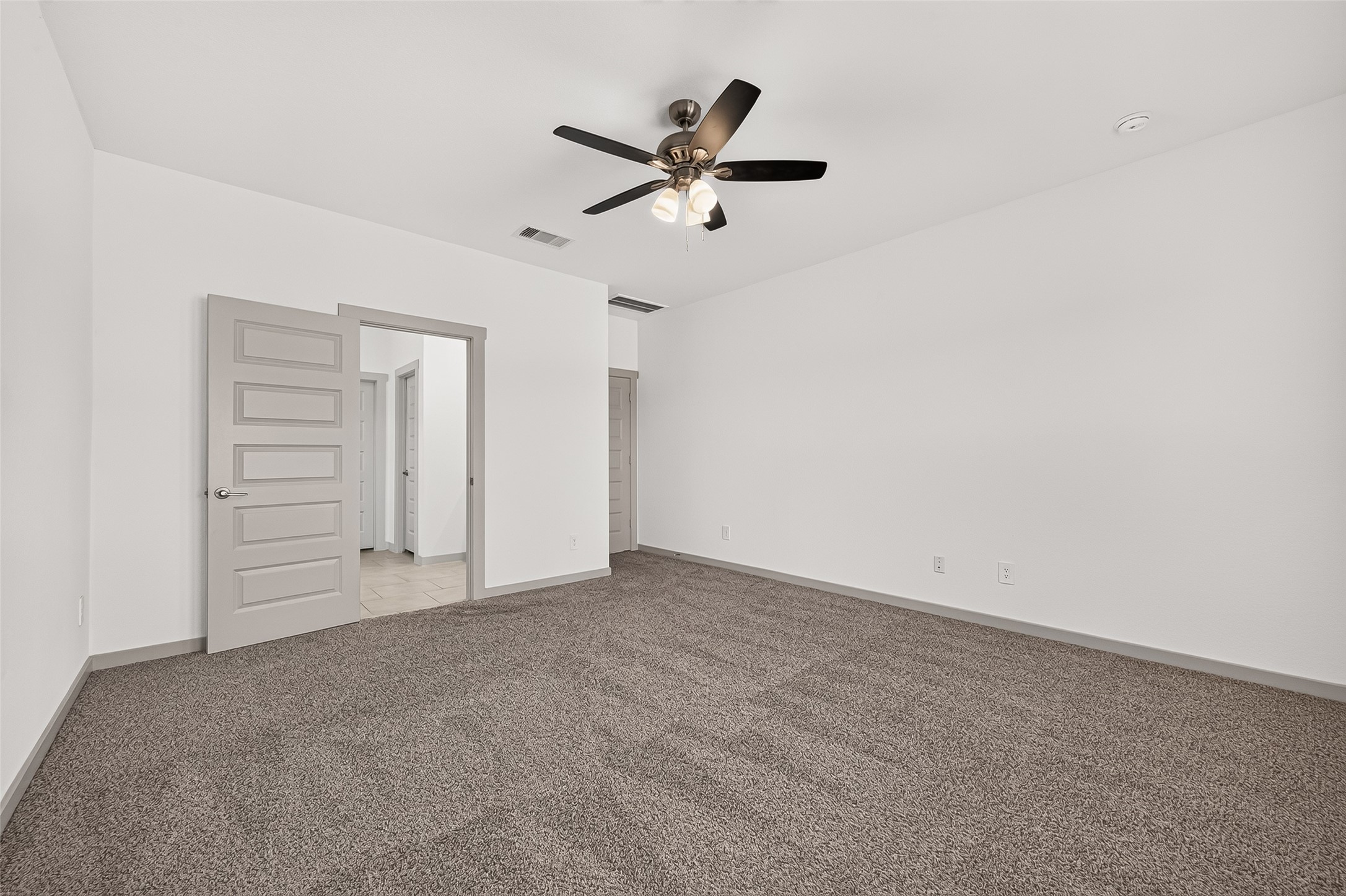4015 Itzle Island Court Property Photo 28