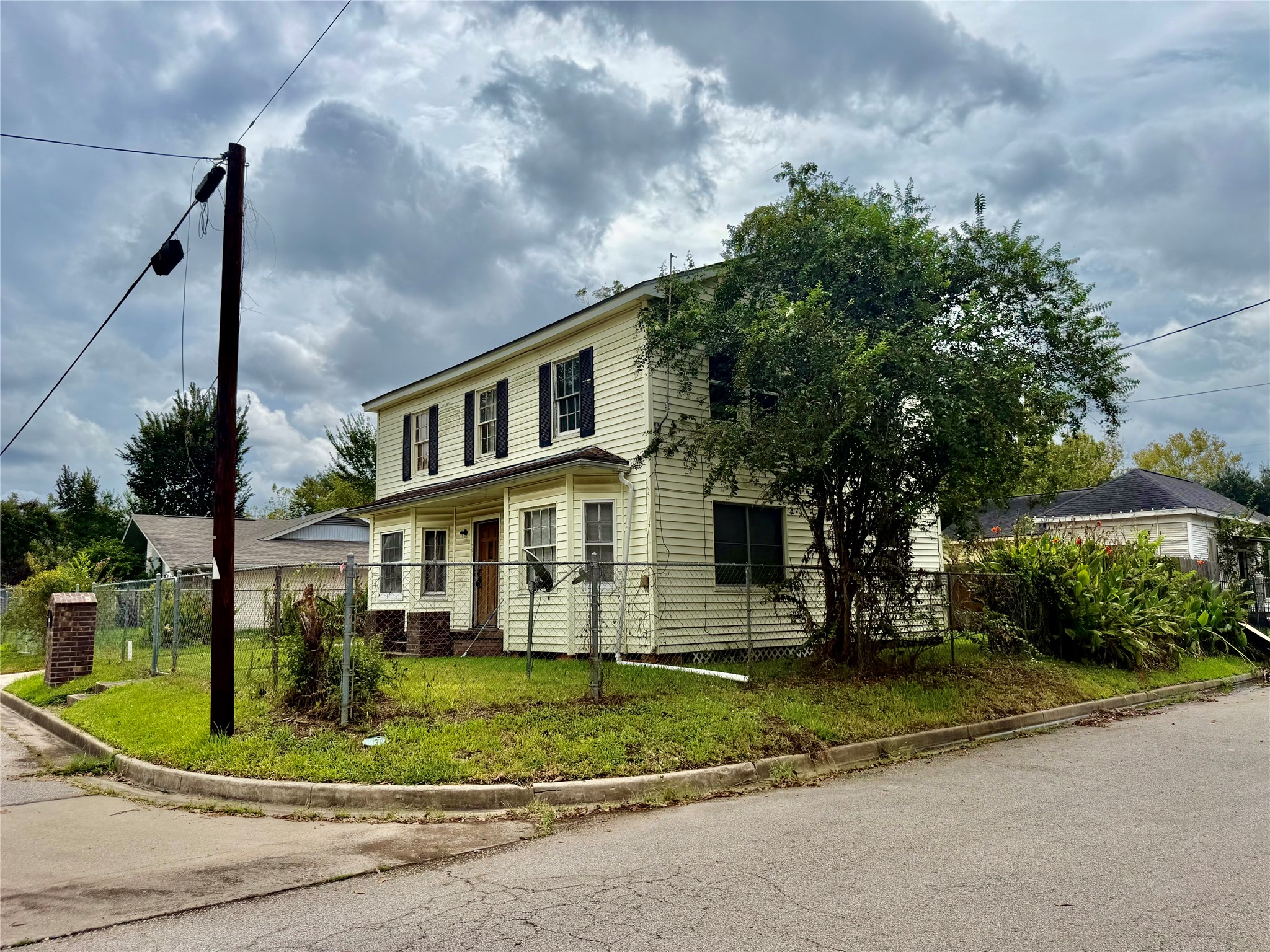 501 Avenue I Avenue Property Photo 4
