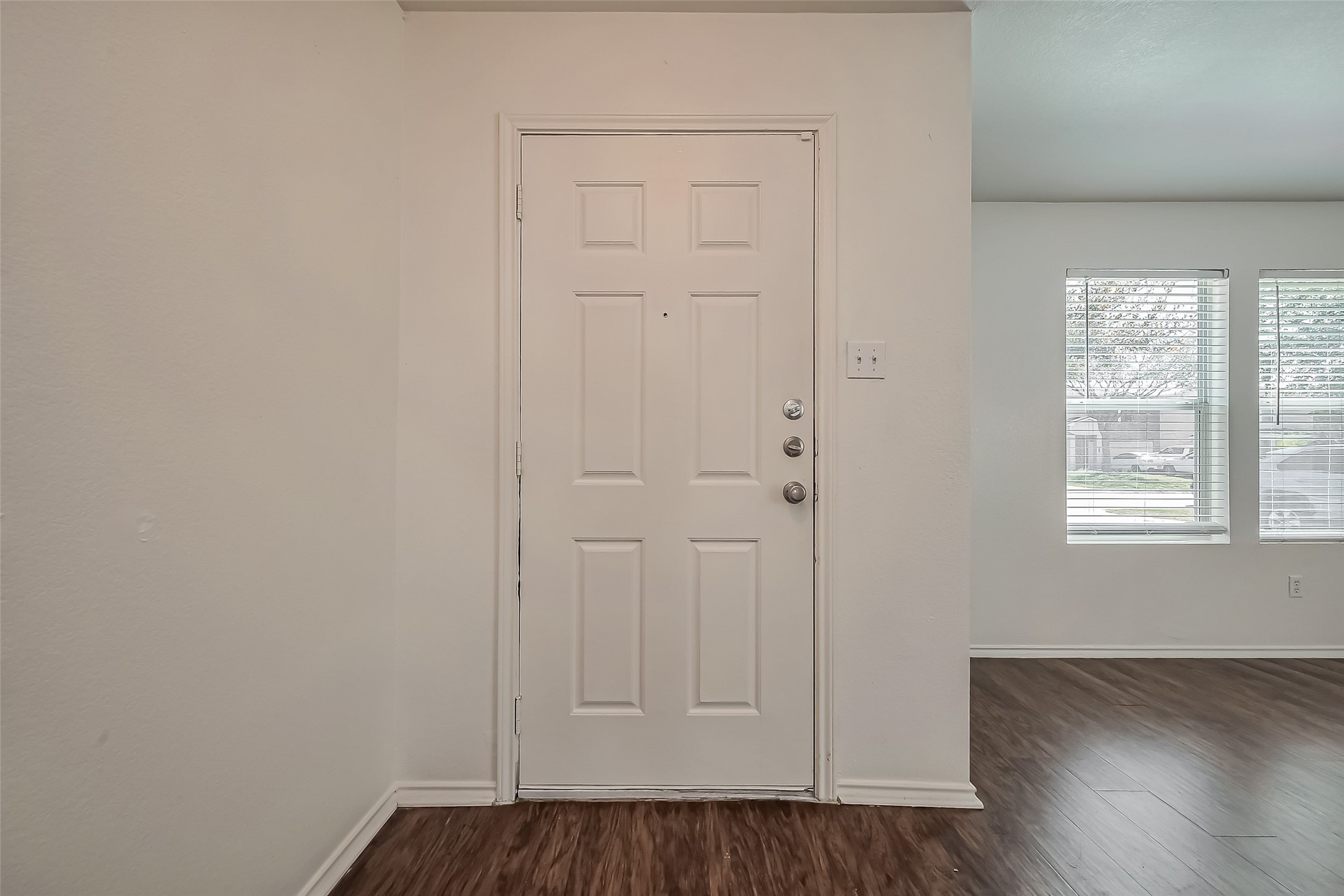 7923 Ashland Springs Lane Property Photo 6