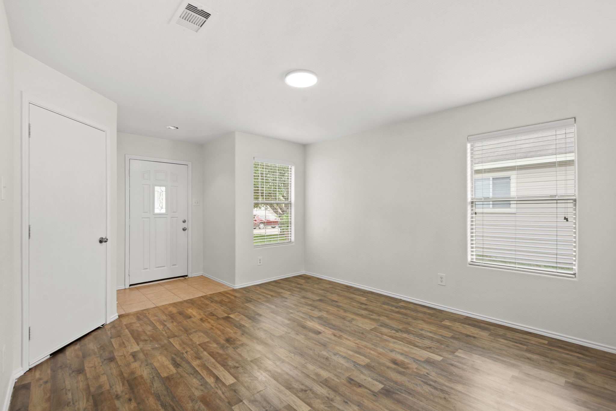 7910 Buffalo View Lane Property Photo 5