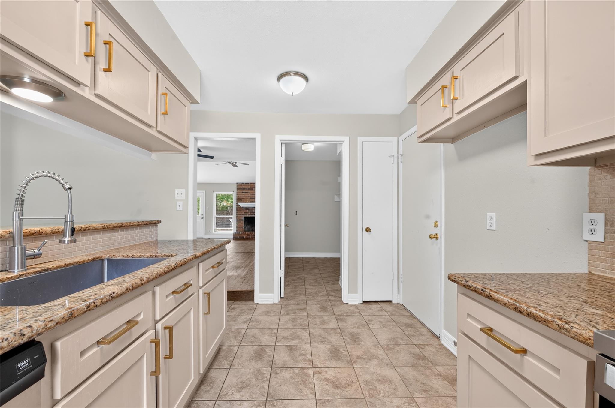 6903 Briarfield Drive Property Photo 4