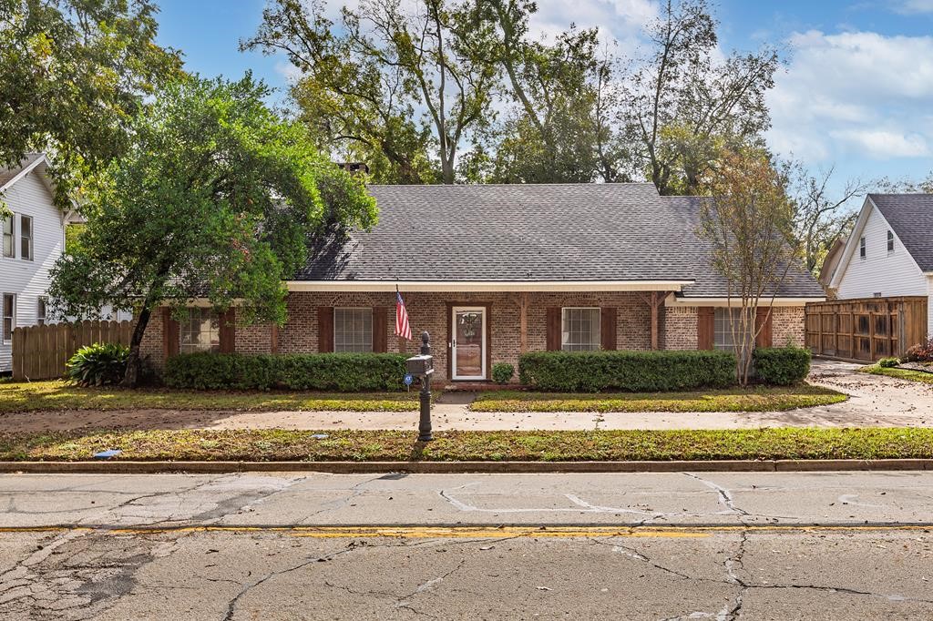 907 East Houston Street Property Photo