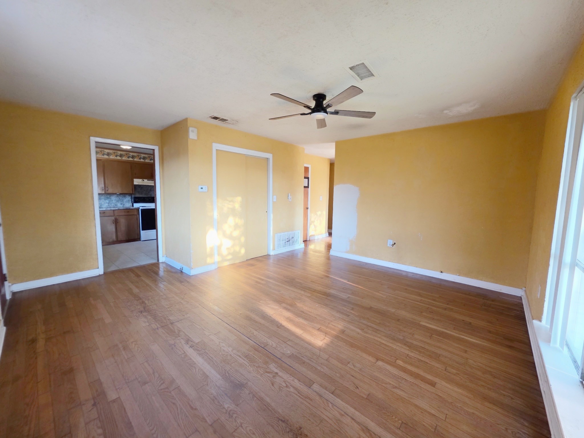111 S Harvey House Road Property Photo 5