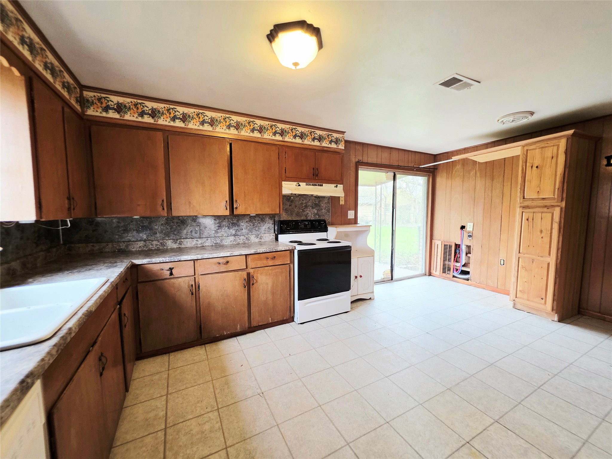 111 S Harvey House Road Property Photo 6