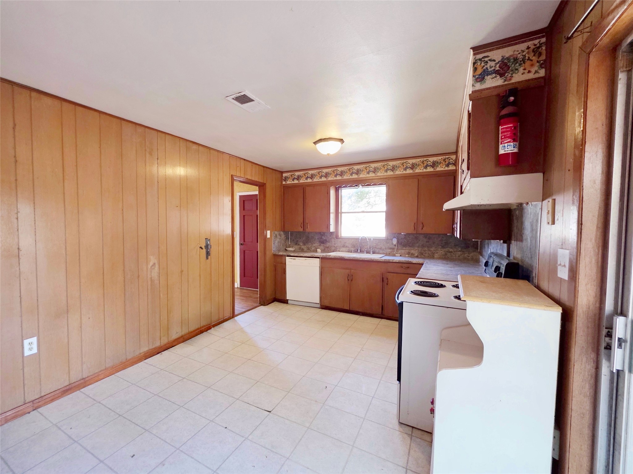 111 S Harvey House Road Property Photo 7