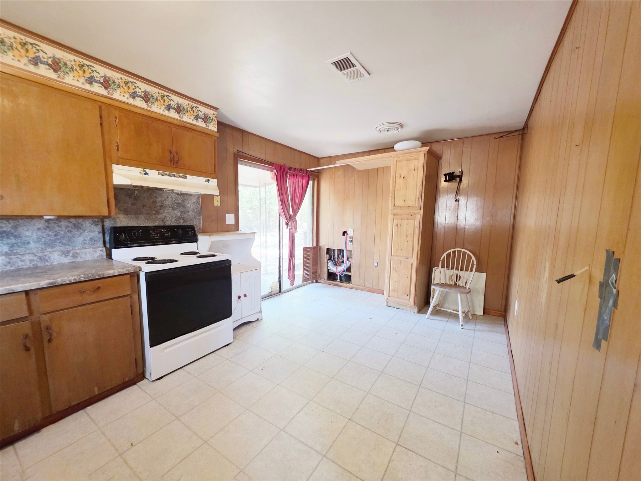 111 S Harvey House Road Property Photo 8