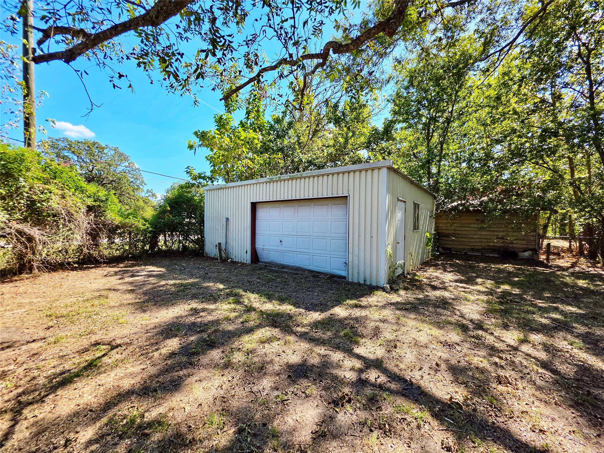 111 S Harvey House Road Property Photo 17