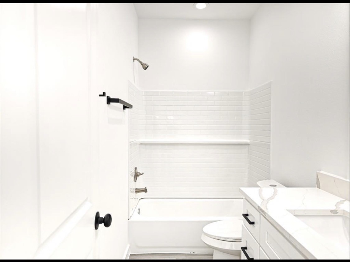 8614 Peach Tree Street B Property Photo 3