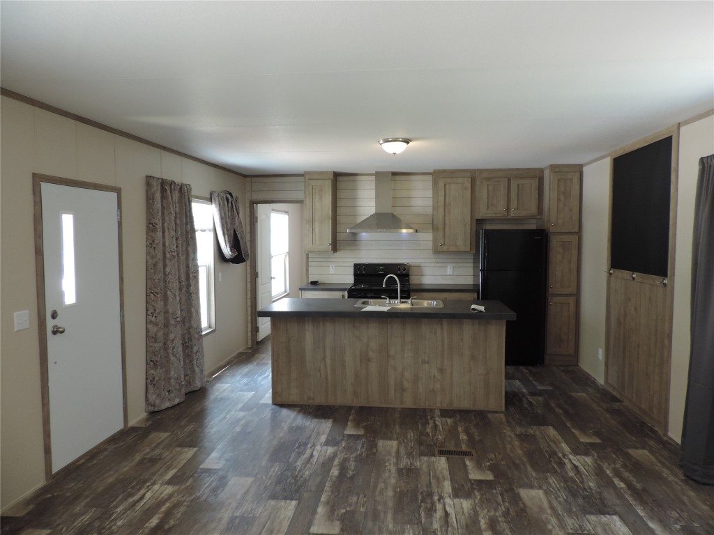 1668 Fm-2518 77 Property Photo 2
