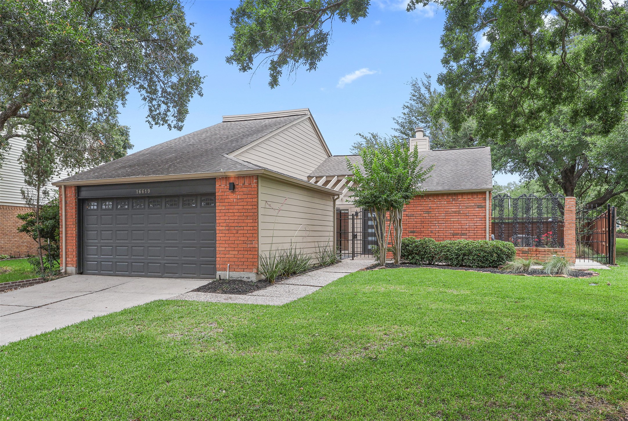 16619 Sunlight Way Property Photo