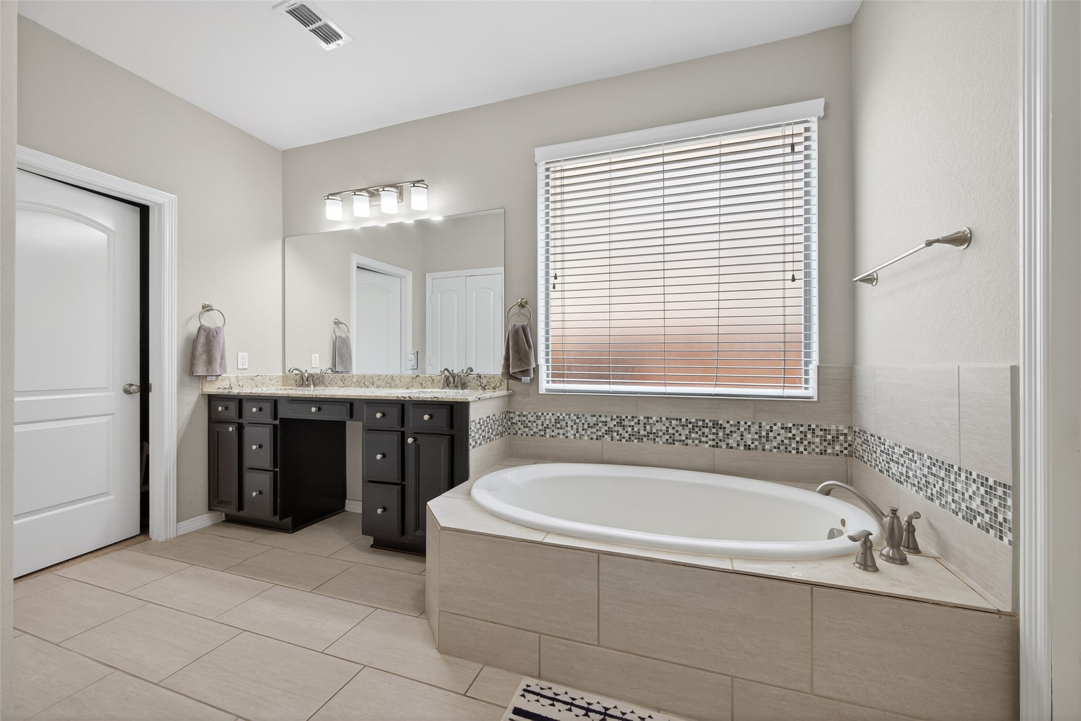 4114 Dover Harbor Lane Property Photo 18
