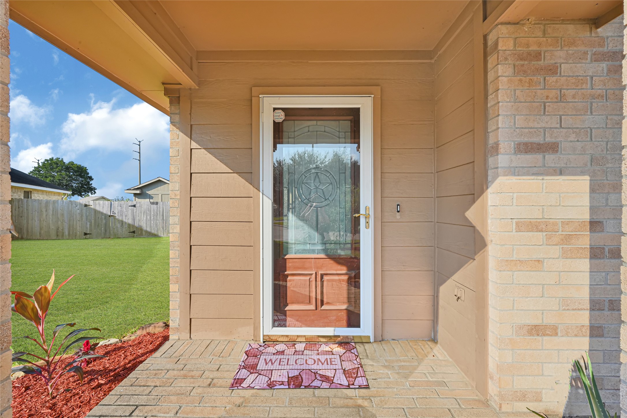 2146 Longwood Drive Property Photo 2