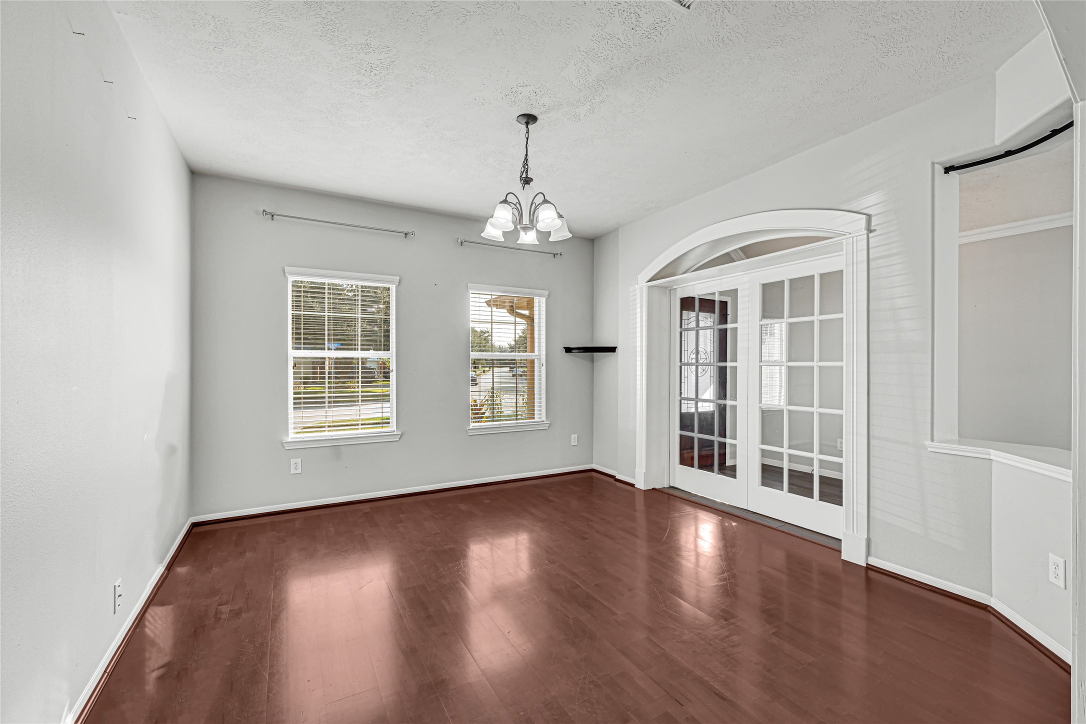 2146 Longwood Drive Property Photo 8