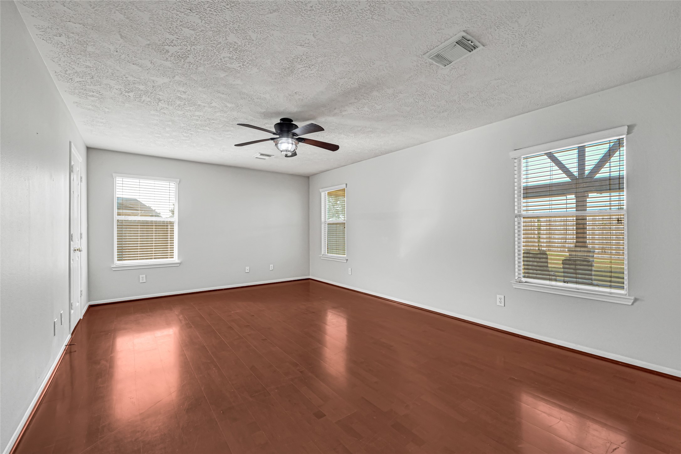 2146 Longwood Drive Property Photo 16