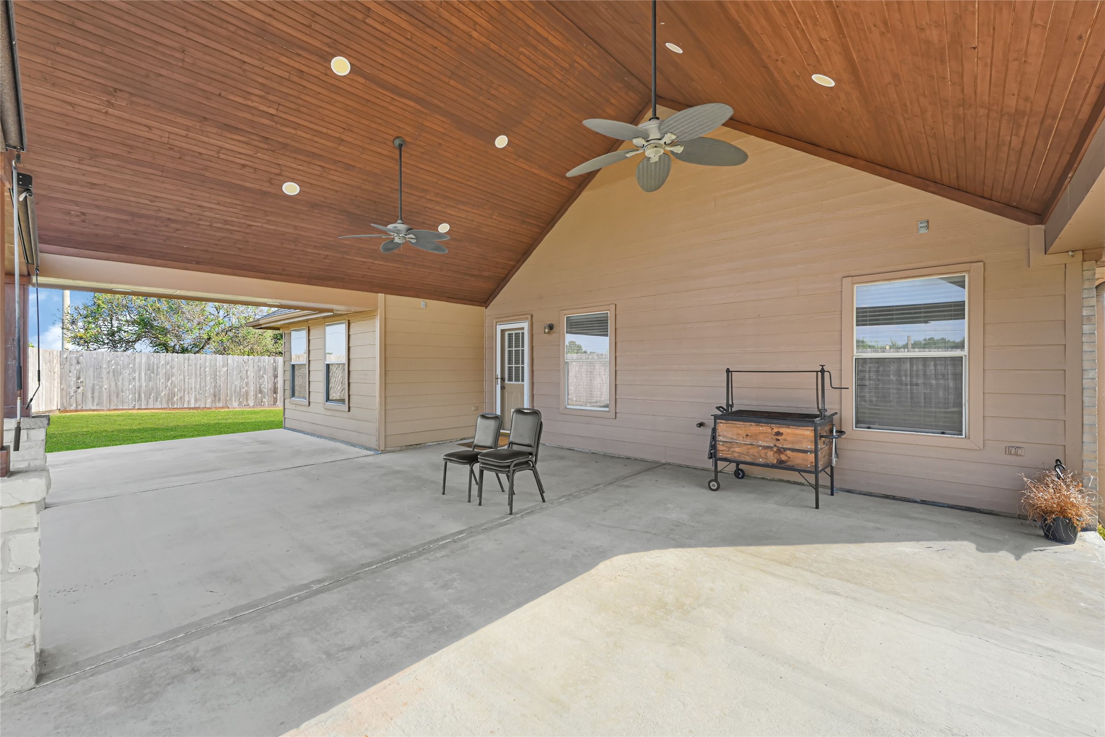 2146 Longwood Drive Property Photo 21