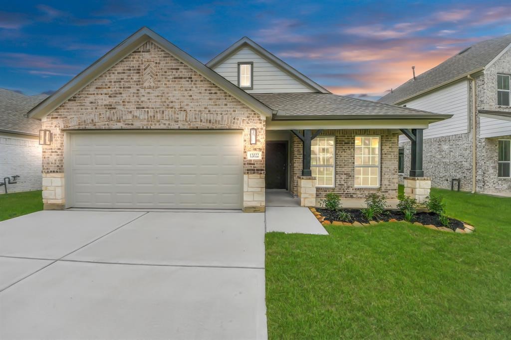 12022 Maple Oak Drive Property Photo 1