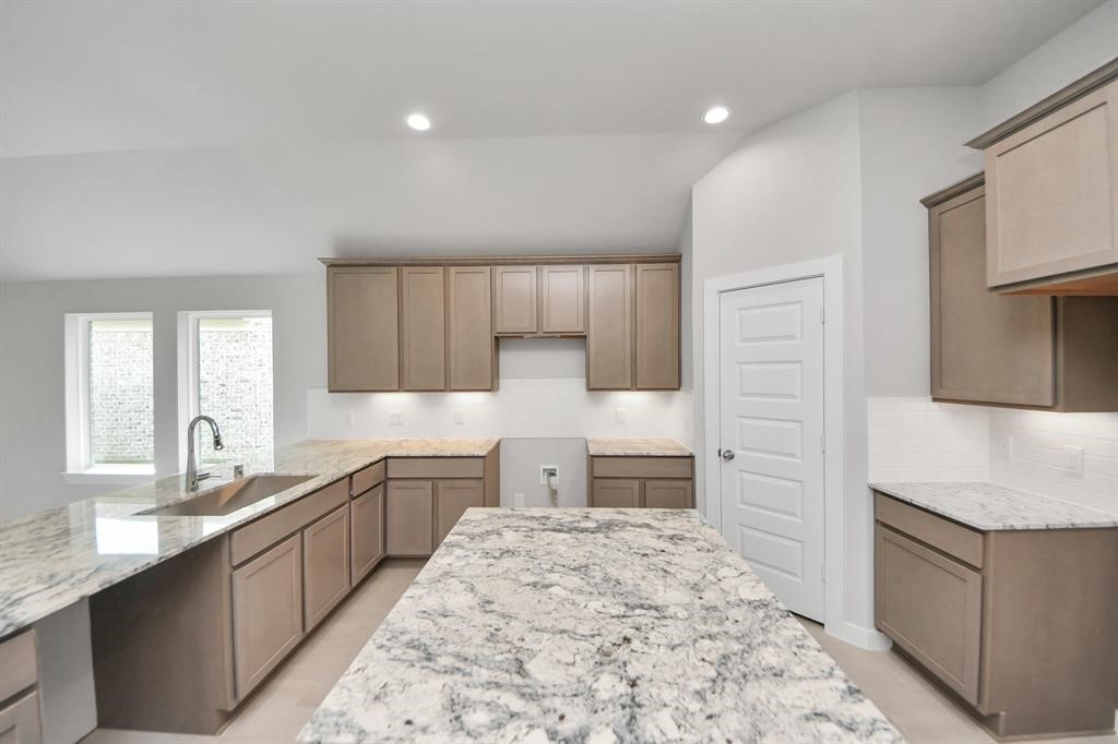 12022 Maple Oak Drive Property Photo 10