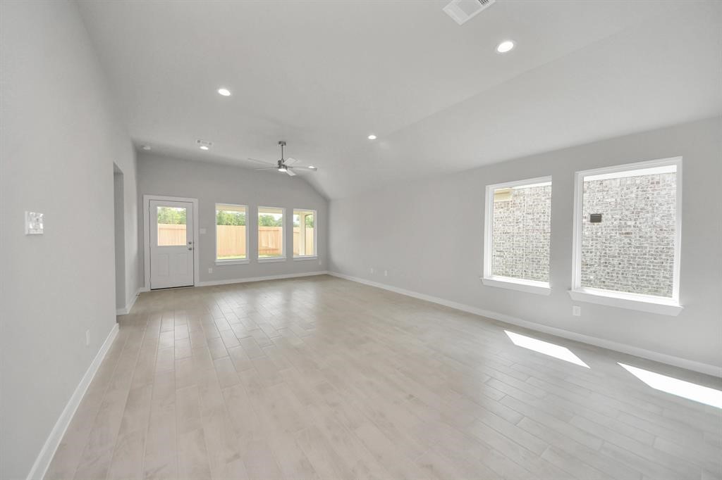 12022 Maple Oak Drive Property Photo 11