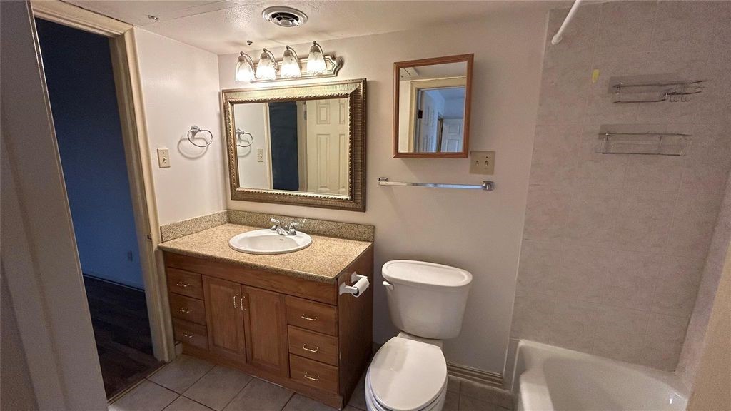 7600 Burgoyne Road 115 Property Photo 6