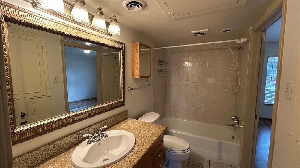 7600 Burgoyne Road 115 Property Photo 7