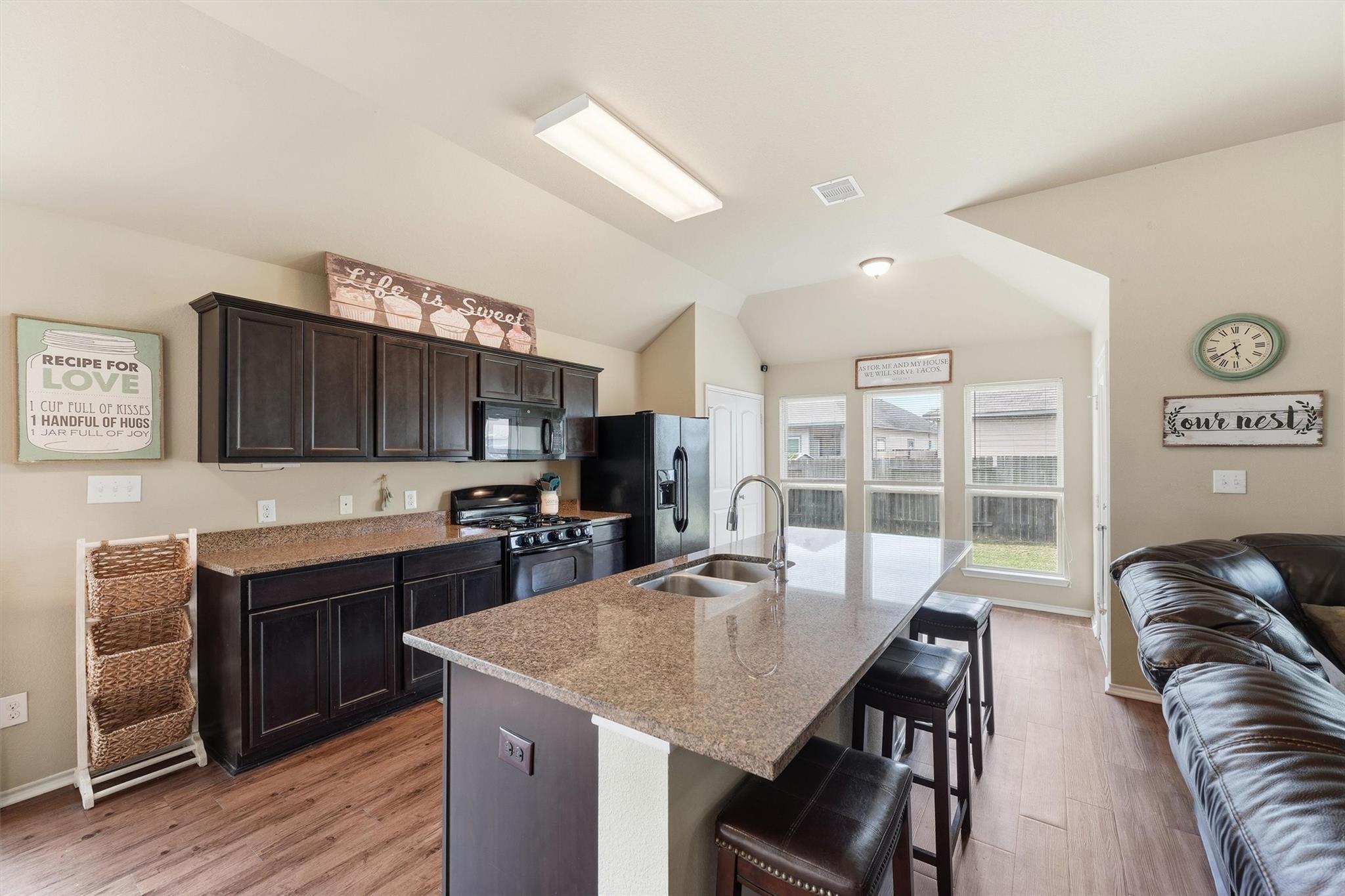 1948 Briar Grove Drive, Conroe Tx 77301 Property Photo 8