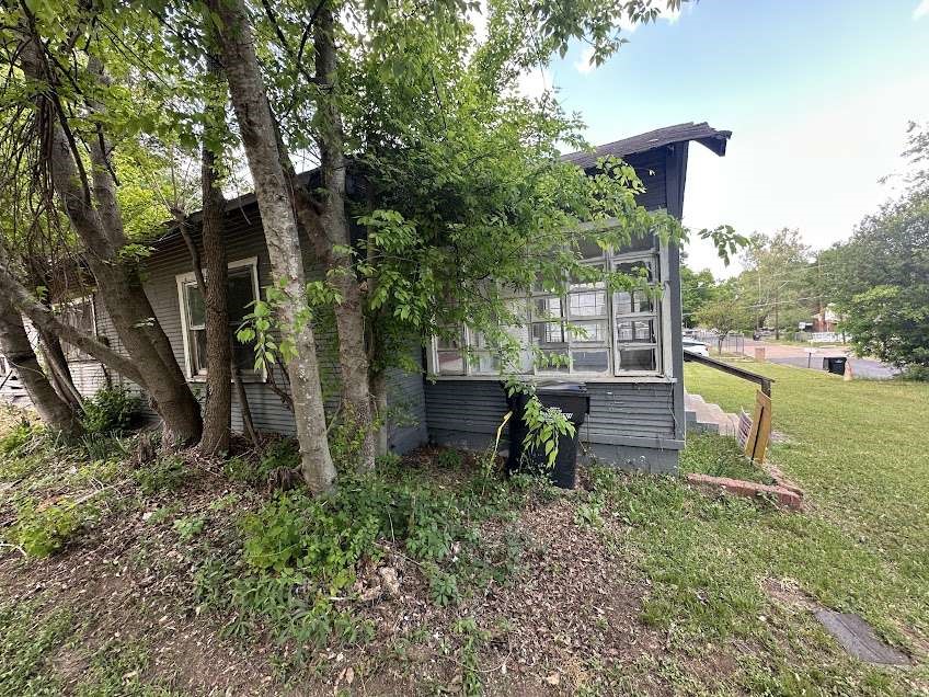 107 Electra Street Property Photo 8