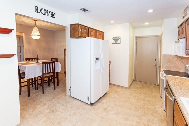 5910 Country Place Property Photo 5