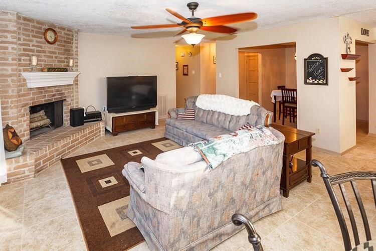 5910 Country Place Property Photo 9
