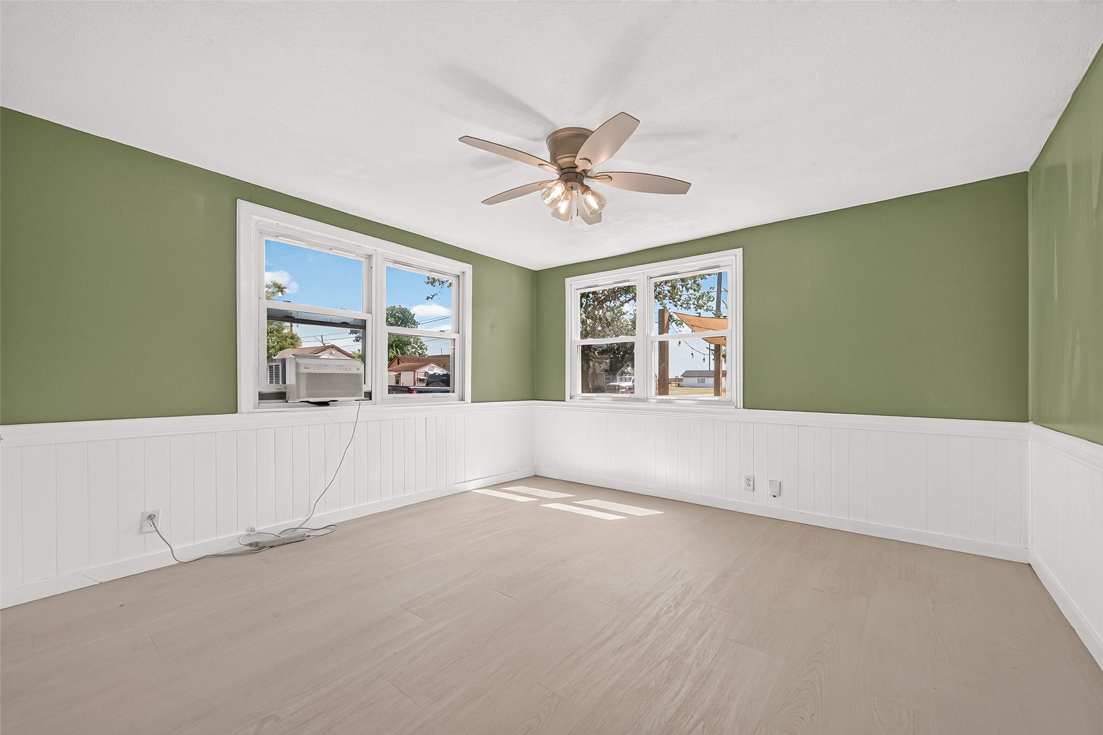 1403 N Avenue F Property Photo 10