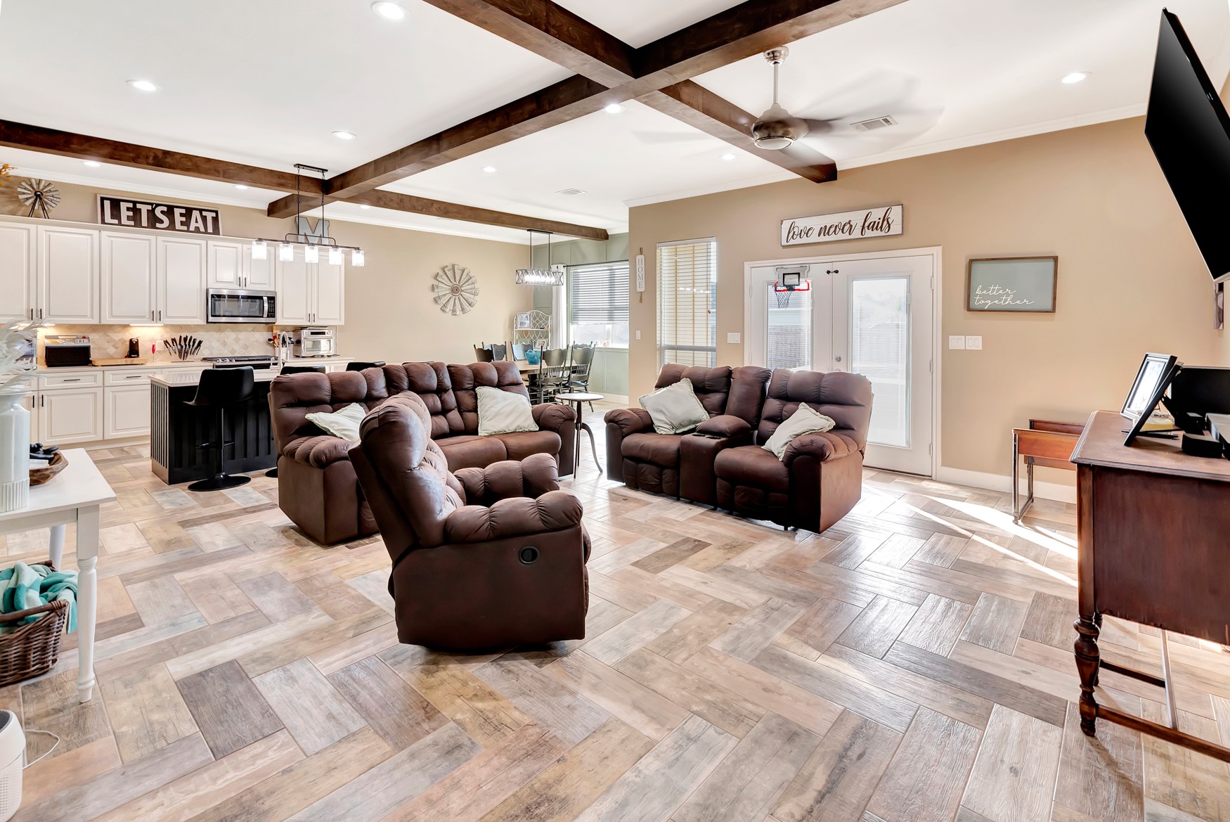 804 Catclaw Lane Property Photo 8