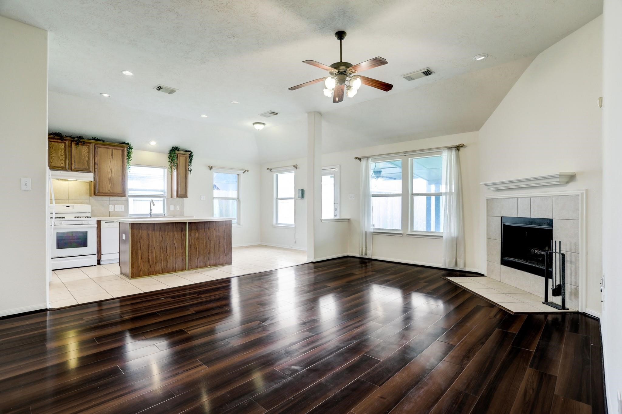 7605 Waterlilly Lane Property Photo 5