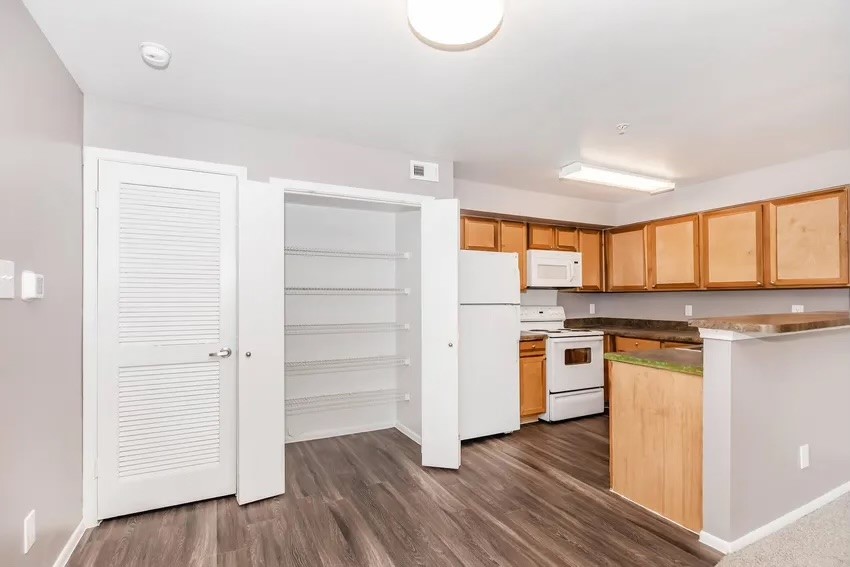 12151 N Interstate Hwy 35 D Property Photo 4