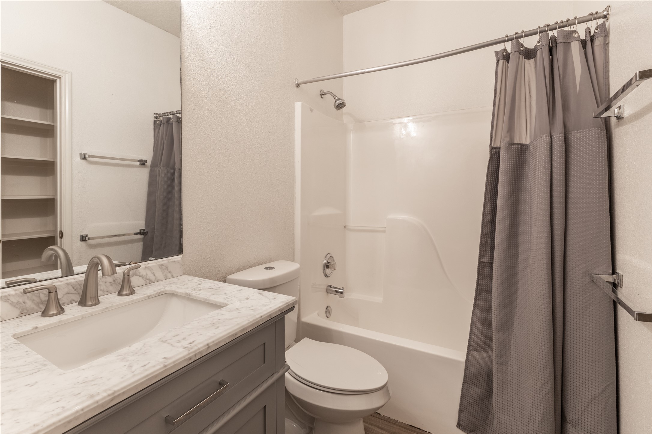 20018 Rolling Hills Lane Property Photo 10